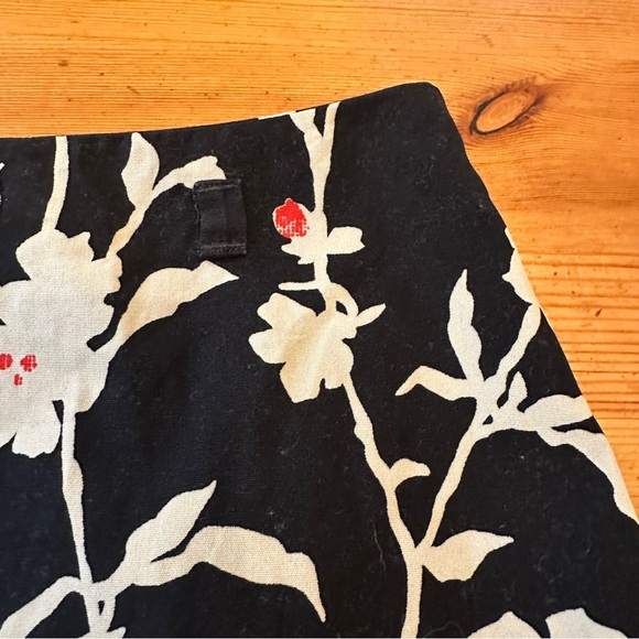 Ann Taylor LOFT MINI FLOWER SKIRT women size 2 Cotton black white - Picture 3 of 7